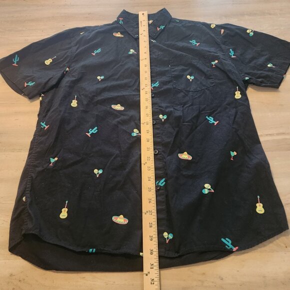 Visive Shirt Cinco De Mayo Theme Sombreros Cactus Short Sleeve Mens XL EUC - Picture 11 of 11